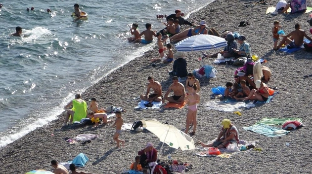 Antalya'da sıcaklık 40 dereceyi gördü
