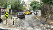 Karaköy'de sağanak yağış etkili oldu: Yollar göle döndü