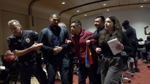 Ermeni protestocular ABD'de Türkiye konulu konferansı bastı