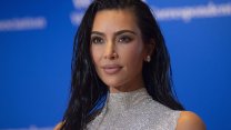 Kim Kardashian yine uçuk kaçık pozlarıyla adından söz ettirdi