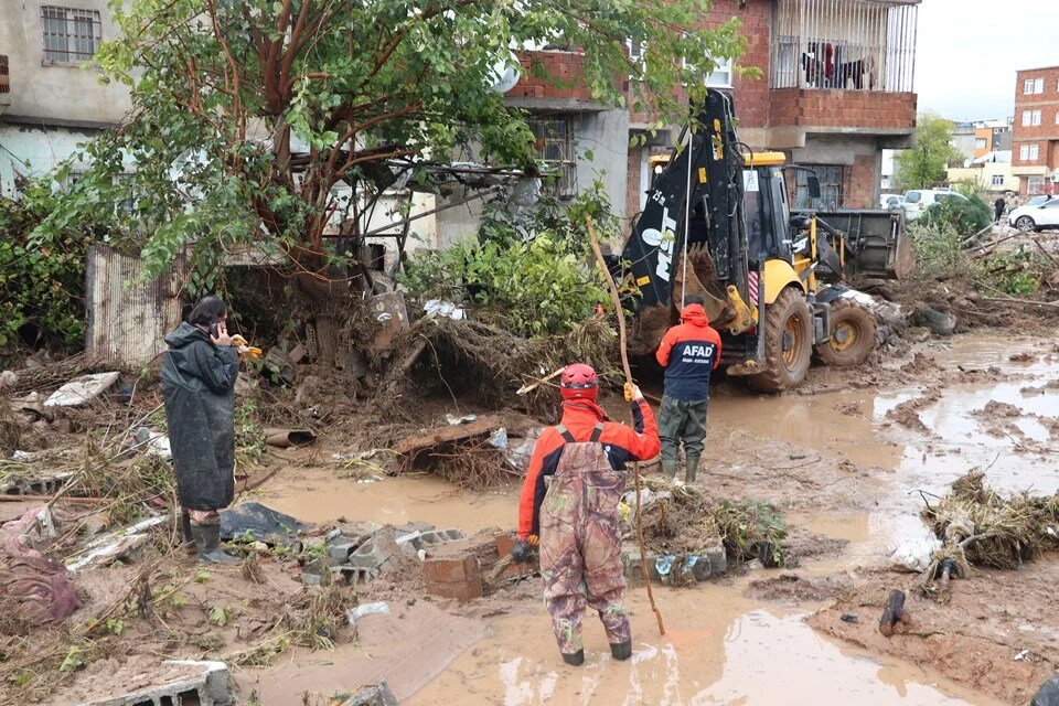 Batman ve Zonguldak'ta selden etkilenenlere 5 bin TL yardım
