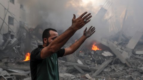 İsrail'in Gazze'nin güneyindeki bir eve düzenlediği saldırıda 10 sivil öldü
