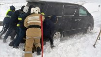 Acil durum ilan edildi: Kazakistan’ın güneyi kar fırtınasına teslim oldu