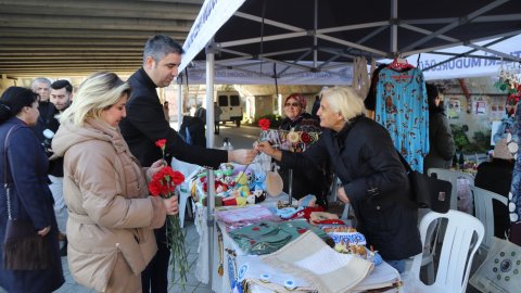 Kartal Belediye Başkanı Gökhan Yüksel, Kadın Emeği Pazarı’nda üretici kadınlarla buluştu