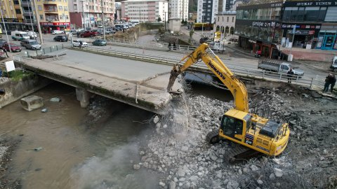Rize Çayeli'nde taşkına neden olan köprüler için yıkım kararı alındı