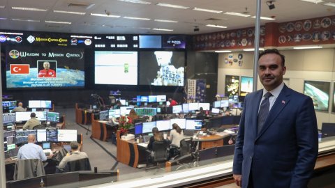 Bakan Kacır, NASA'nın Johnson Uzay Merkezi'ni ziyaret etti