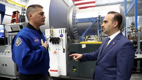 Bakan Kacır, NASA'nın Johnson Uzay Merkezi'ni ziyaret etti: