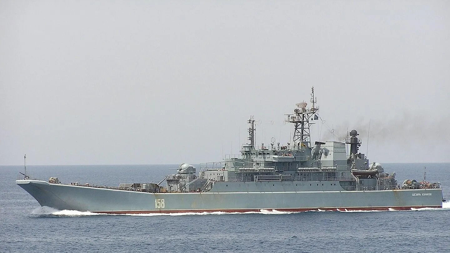 Karadeniz'de sıcak temas: Ukrayna, Kırım açıklarında Rus çıkarma gemisini batırdı