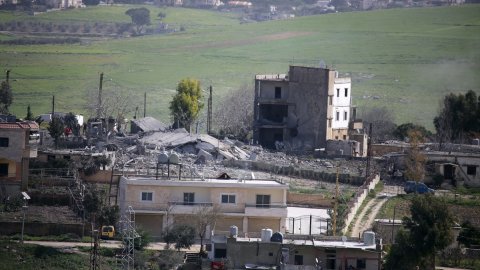 İsrail bu sefer Lübnan'ın güneyinde bir binayı hedef aldı