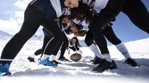 Burası Türkiye: 'Kar Ragbi Şampiyonası' Isparta'da yapıldı!