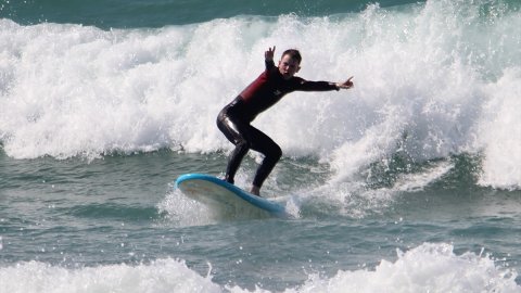 Burası Alanya: Yabancı turistlerin sörf keyfi görüntülendi!