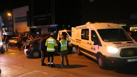 İzmir'de otomobiller birbirine girdi: 2 kişi öldü, 7 kişi yaralandı!
