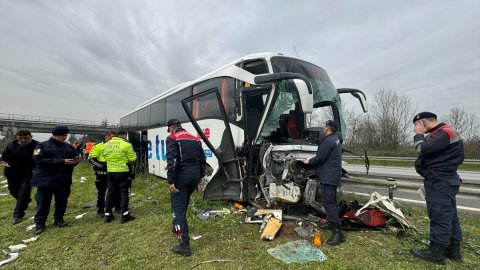Düzce'de yolcu otobüsü refüje çıktı: Şans eseri ölen olmadı