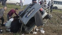 Elazığ'da devrildikten sonra elektrik direğine çarpan otomobildeki 5 kişi yaralandı