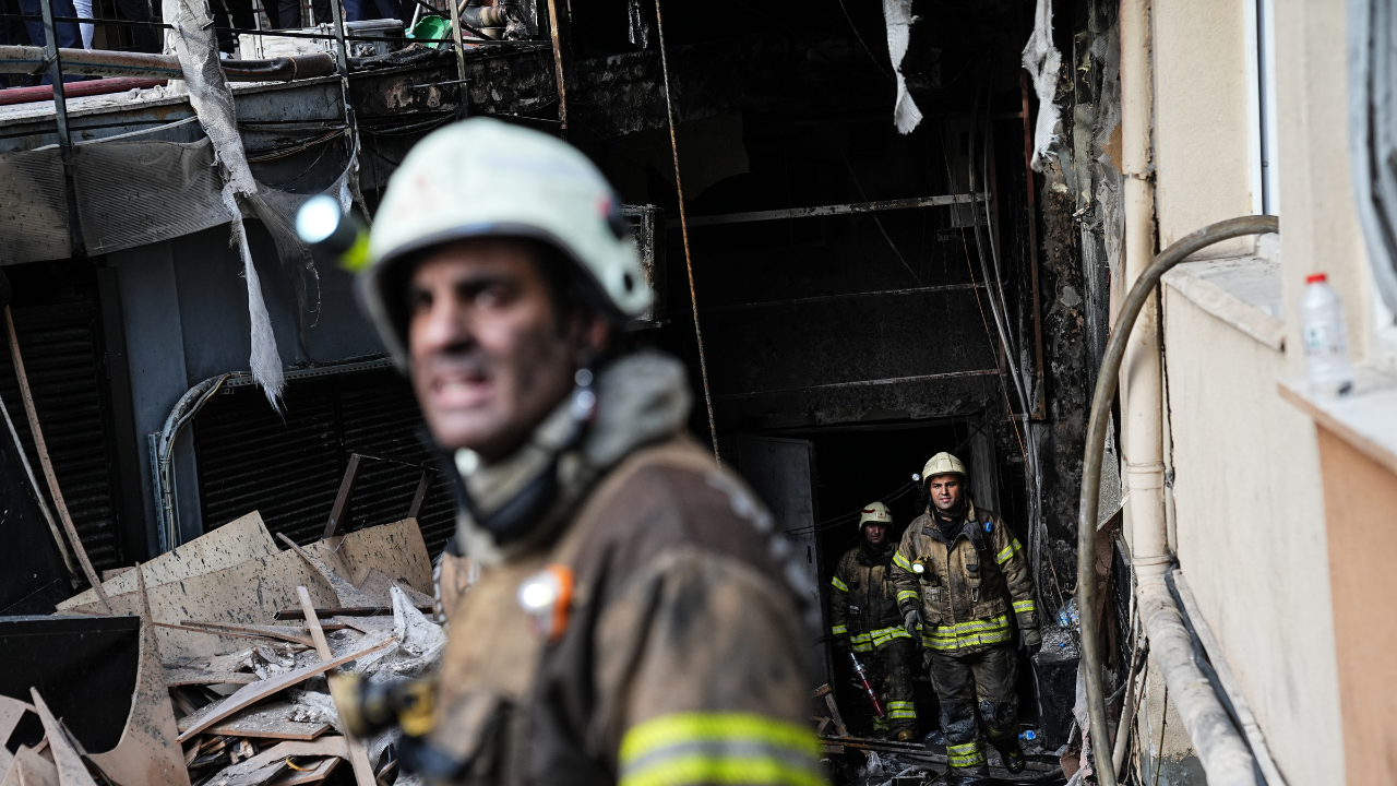 Bakan Yerlikaya, İstanbul'da 29 kişinin hayatını kaybettiği yangının çıkış görüntülerini paylaştı