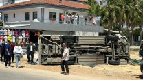 Antalya'da servis midibüsü ile otomobil çarpıştı: Onlarca yaralı var!