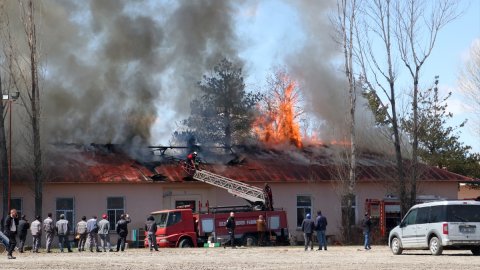 Erzurum'da fabrika işçilerine tahsis edilen yapıda yangın çıktı!