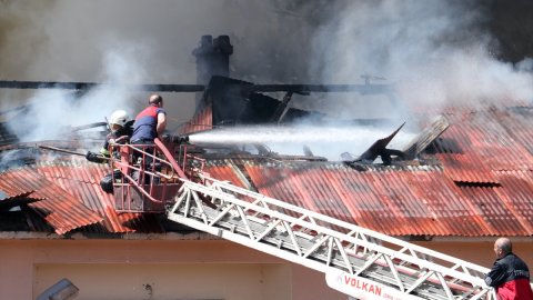 Erzurum'da fabrika işçilerine tahsis edilen yapıda yangın çıktı!