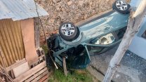 Tunceli'de istinat duvarından düşen otomobilin sürücüsü yaralandı