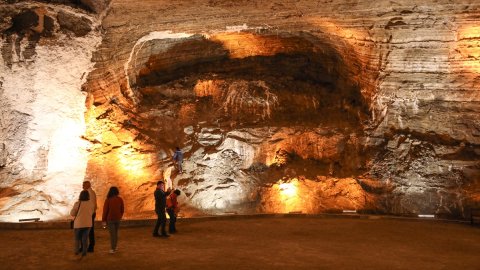 Iğdır'daki tuz mağaraları bayramda ilgi odağı oldu: 10 bin kişi gezdi!