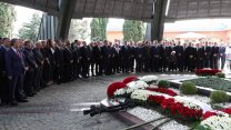 Türkiye'nin 8. Cumhurbaşkanı Turgut Özal mezarı başında anıldı