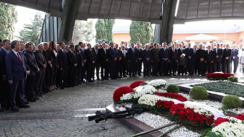 Türkiye'nin 8. Cumhurbaşkanı Turgut Özal mezarı başında anıldı