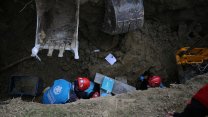 Çanakkale'de kanal kazısında toprak altında kalan 2 kişiyi kurtarma çalışması başlatıldı