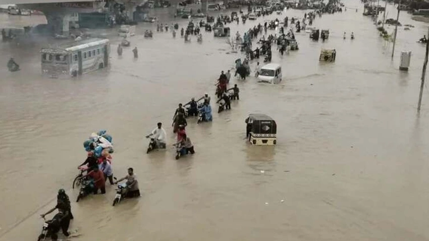 Pakistan'da şiddetli yağış! Ölü sayısı 71 oldu