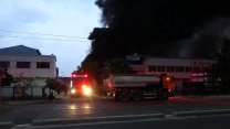 İzmir OSB'de büyük yangın: Kauçuk ve plastik fabrikası yanıyor!