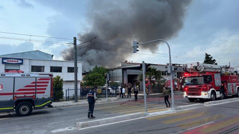 İzmir OSB'deki büyük yangın kontrol altına alındı