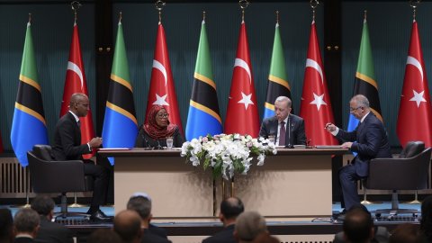 Cumhurbaşkanı Erdoğan, Tanzanya Cumhurbaşkanı Hassan ile açıklamalar yaptı: Ticaret hacmimizi 1 milyar dolara çıkarmayı hedefliyoruz