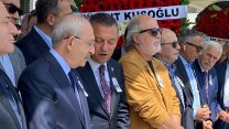 Özgür Özel, CHP Grup Müdürü Bayraktar'ın cenazesinde Kılıçdaroğlu ile yan yana geldi