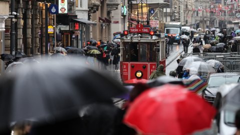 İstanbul Valiliği yarın etkili olması beklenen fırtına için uyarı yaptı