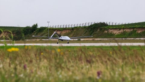 Bayraktar TB3 SİHA test uçuşlarını sürdürüyor