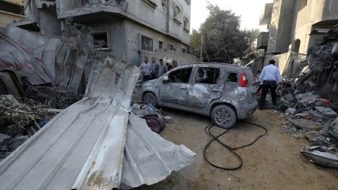 İsrail'in Refah'a saldırılarında en az 8 Filistinli hayatını kaybetti