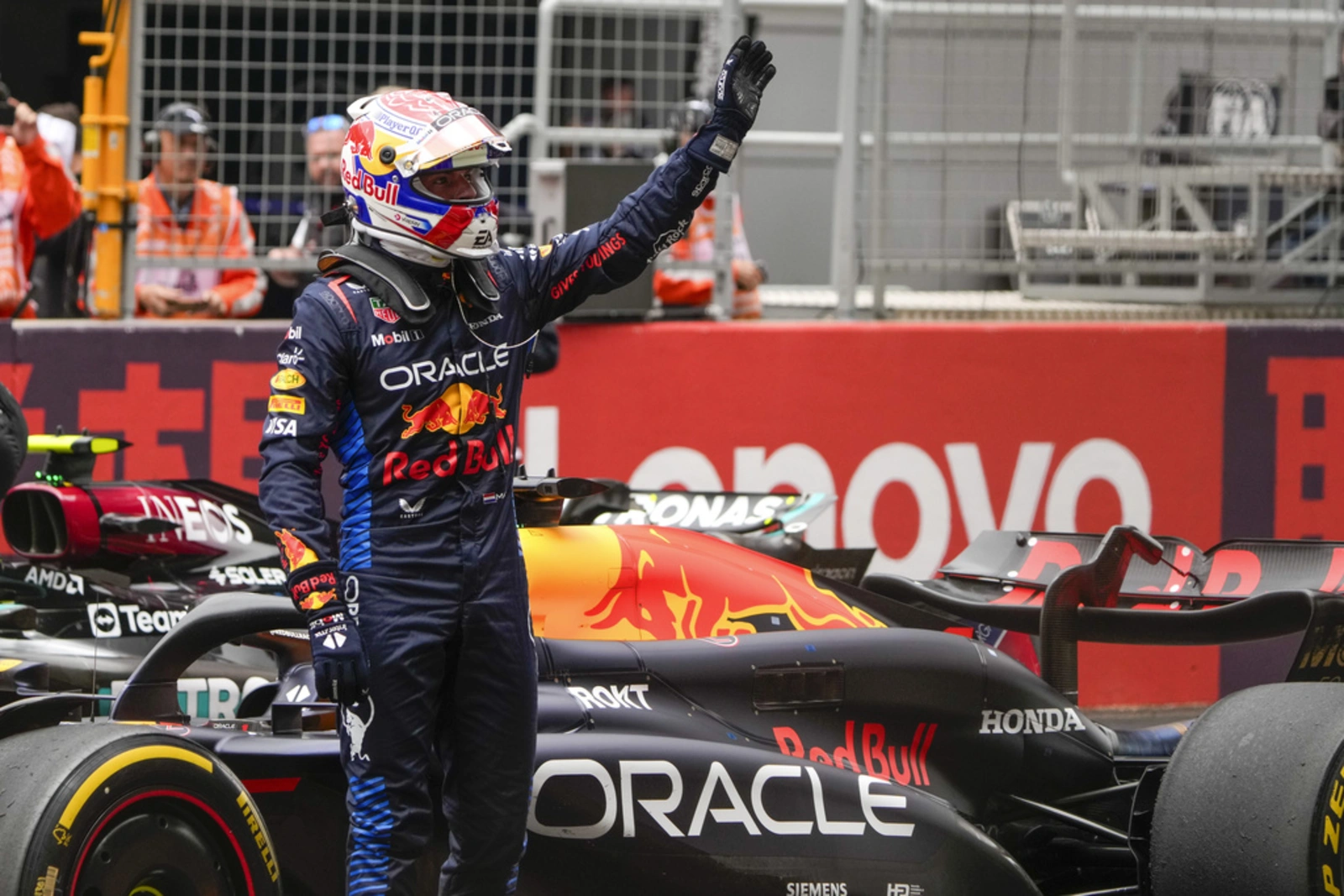 F1 Çin Grand Prix'sinin sprint yarışında Max Verstappen birinciliğe uzandı