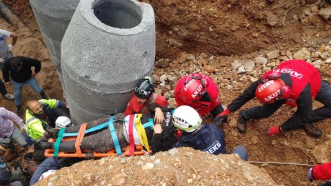 Bodrum’da inşaatta kayan toprağı altında kalan 2 işçi yaralı kurtarıldı