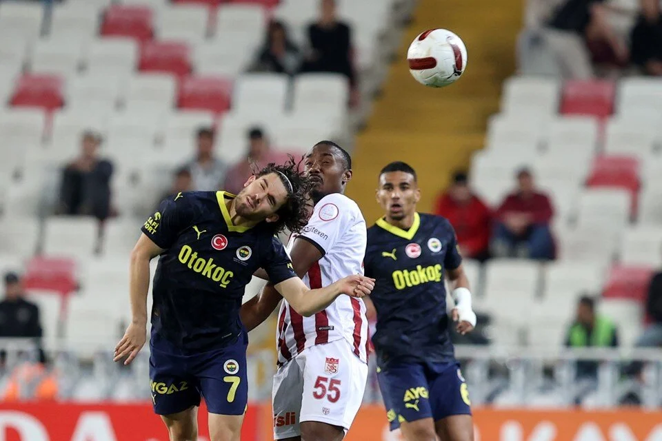 Fenerbahçe, Sivasspor deplasmanında takıldı