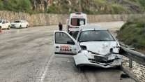 Düzce'de otomobilin savrulan araca çarptığı kazada 4 kişi yaralandı
