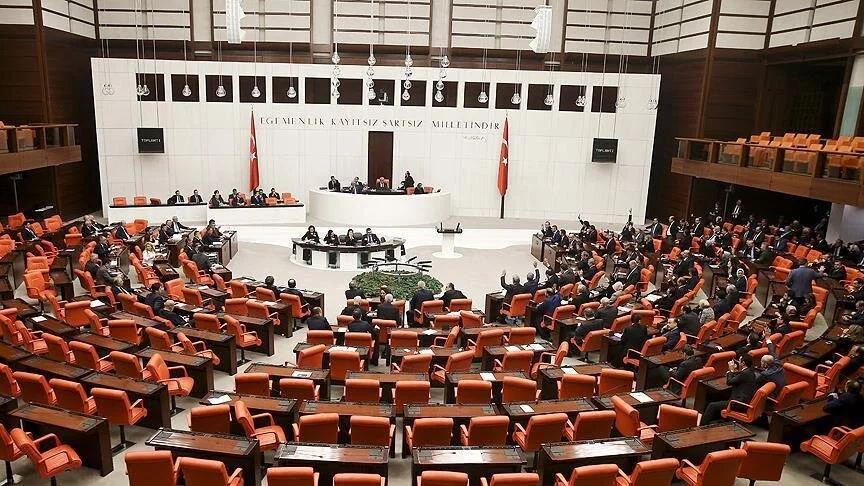 Meclis mesaisine "yeni anayasa" ile başlıyor