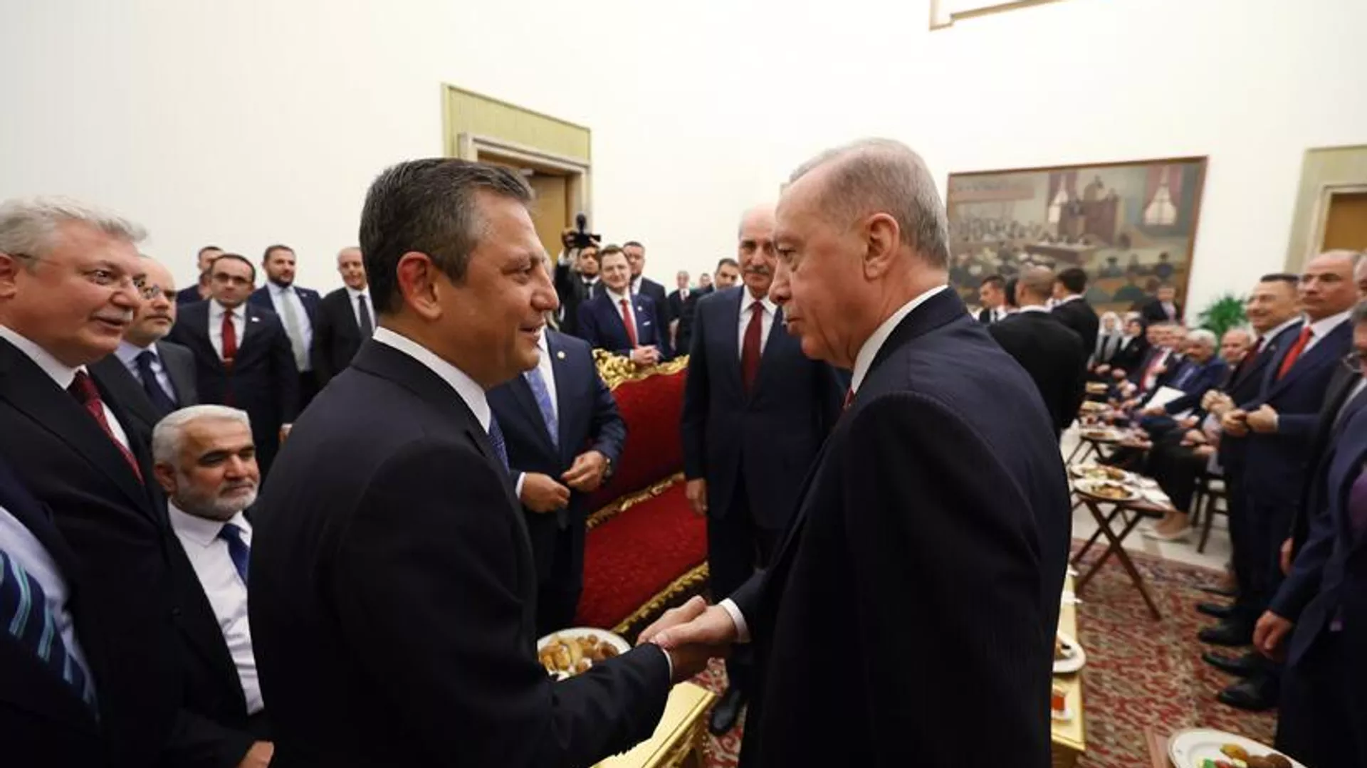 Cumhurbaşkanı Erdoğan ile Özgür Özel'in görüşme saati ve yeri belli oldu