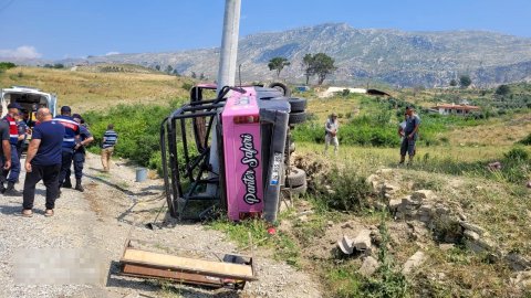 Antalya'da safari araçlarındaki su savaşı kazaya neden oldu: 13'ü turist 16 kişi yaralandı