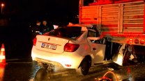 Büyükçekmece'de otomobil TIR'a çarptı: Kazada 1 kişi hayatını kaybetti