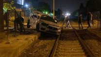 Kayseri'de hemzemin geçitten geçmek isteyen otomobile tren çarptı
