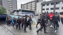 1 Mayıs'ta polise saldırdıkları iddiasıyla gözaltına alınan 65 kişi adliyeye sevk edildi