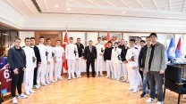 Trabzon Büyükşehir Belediye Başkanı Genç, darbedilen üniversite öğrencileriyle buluştu