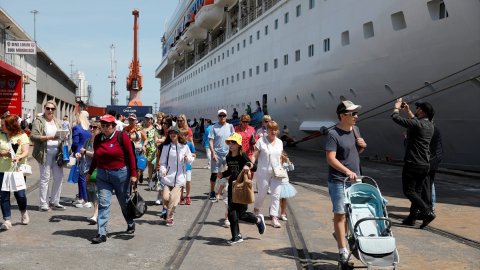 Samsun'da turist hareketliliği: "Astoria Grande" kruvaziyeri 998 yolcusuyla geldi!