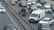 Zeytinburnu'nda motosikletli polis ekibi taksiye çarptı: 2 polis yaralı