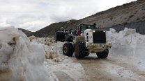 Bitlis'te karla mücadele devam ediyor: Nemrut Krater Gölü'ne giden yola bahar temizliği!