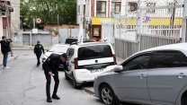Beyoğlu’nda bir kişi 11 aracın lastiğini hedef aldı: Bıçakla patlattı!